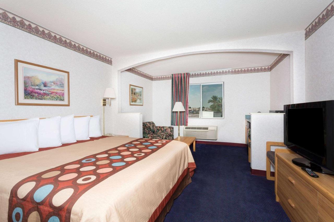 Days Inn By Wyndham Phoenix West Bagian luar foto